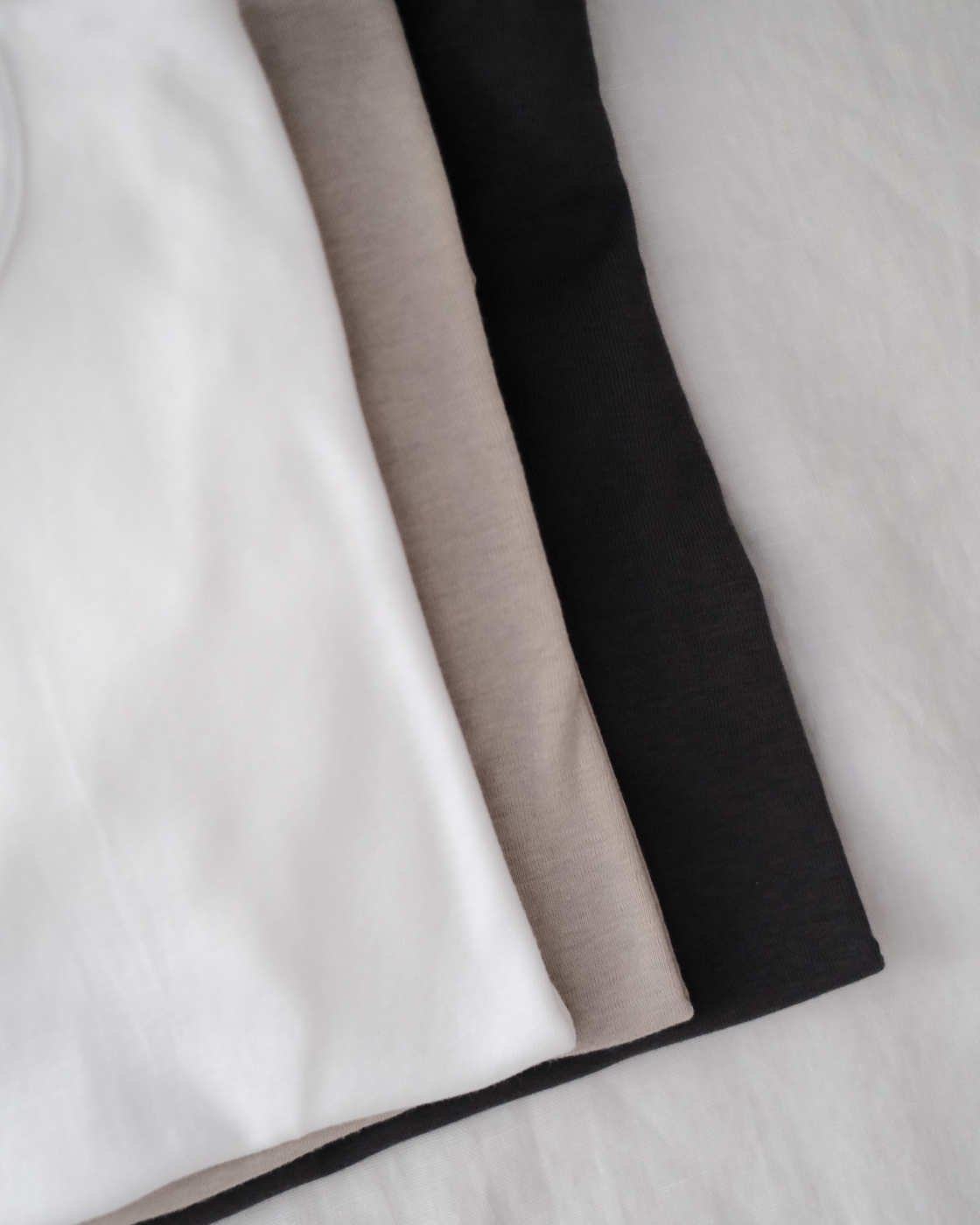 スーピマカシミアフライス クルーネックカットソー col.White , Gray